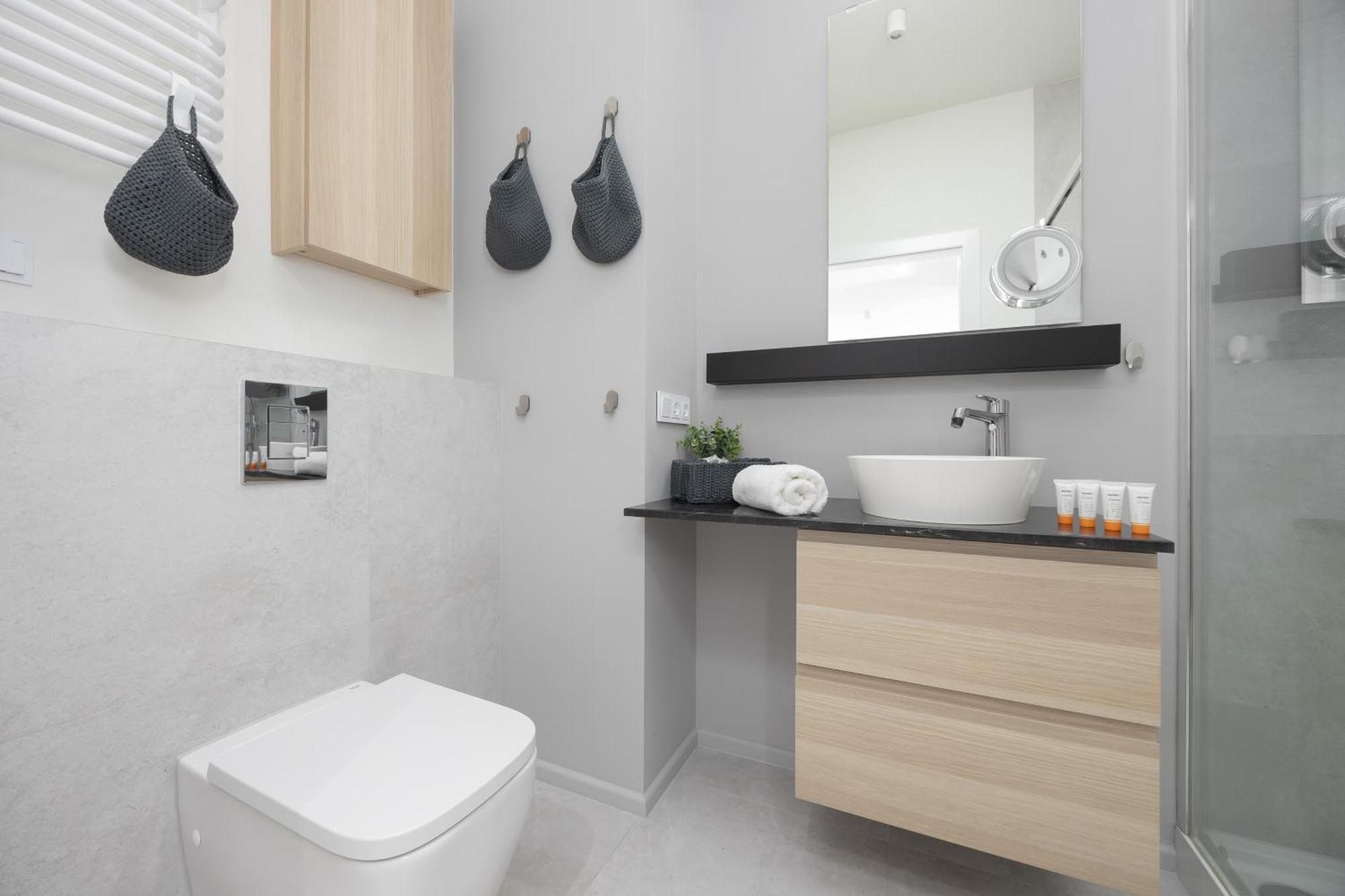 Beautiful With Terrace, Garden And Parking Close To The Airport In By Renters Appartement *
