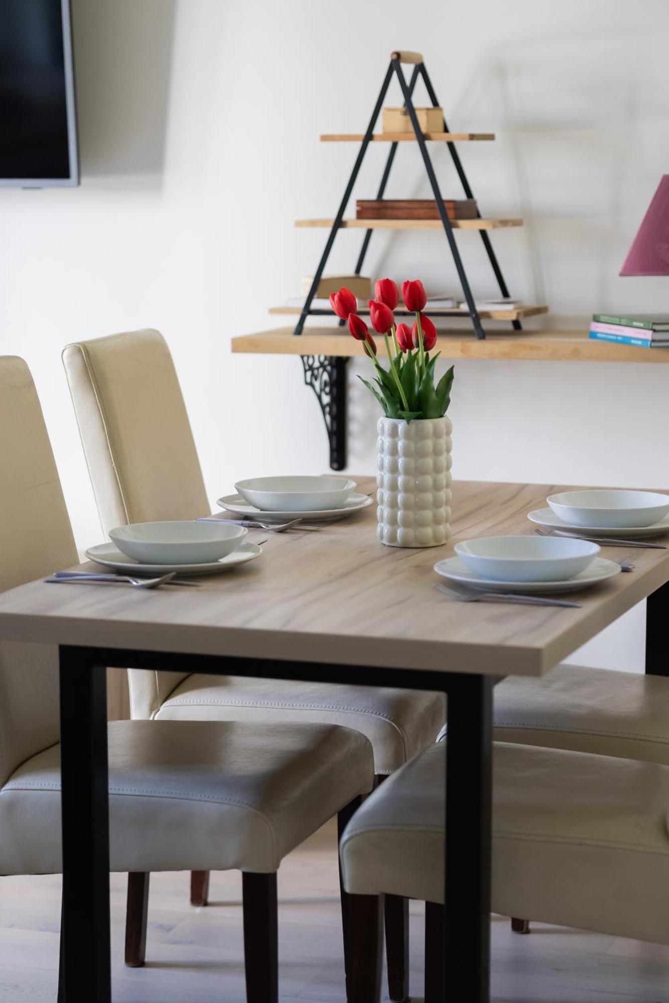Appartement Beautiful With Terrace, Garden And Parking Close To The Airport In By Renters Warschau